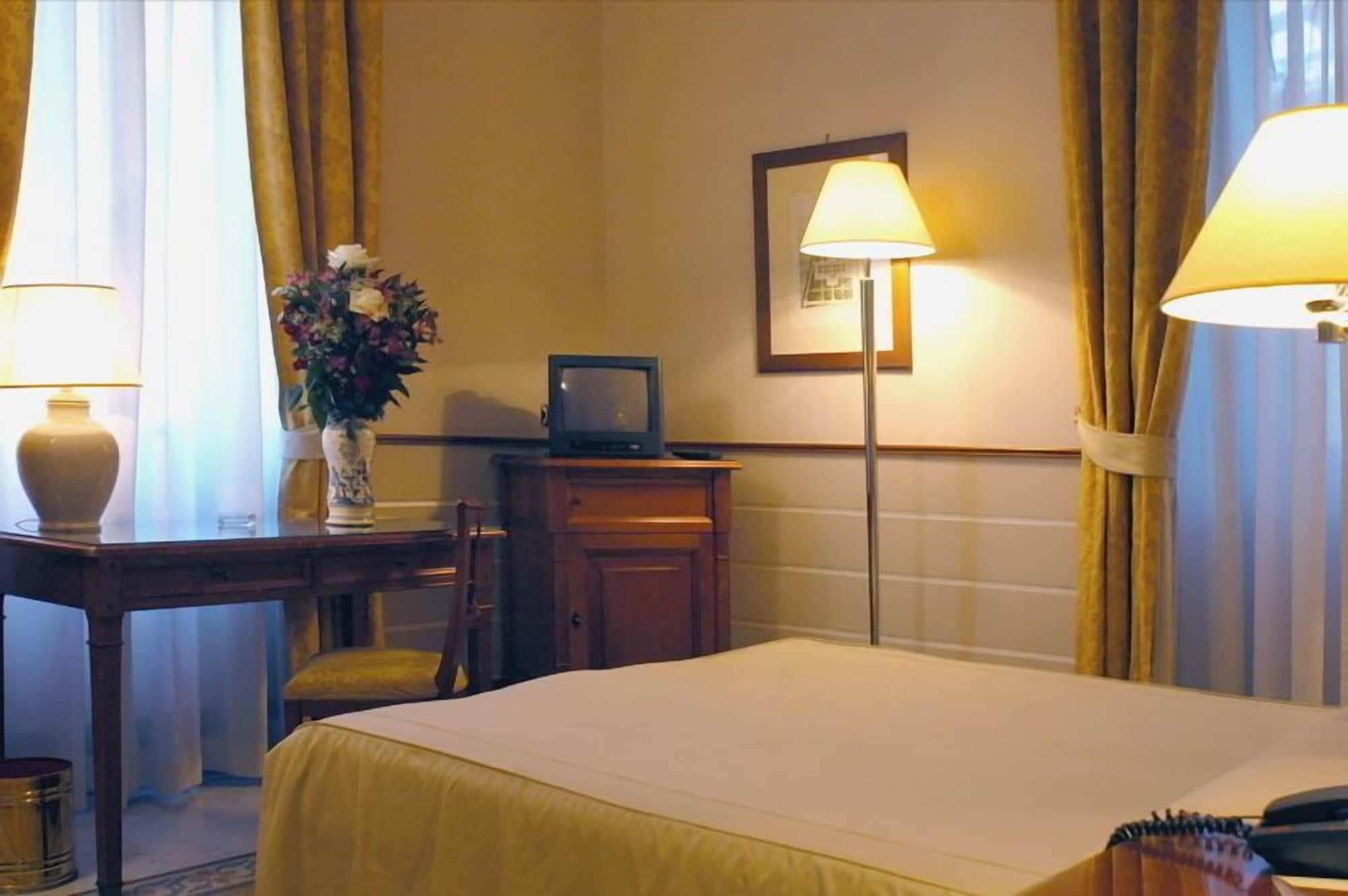 Hotel Flora Фраскати Экстерьер фото