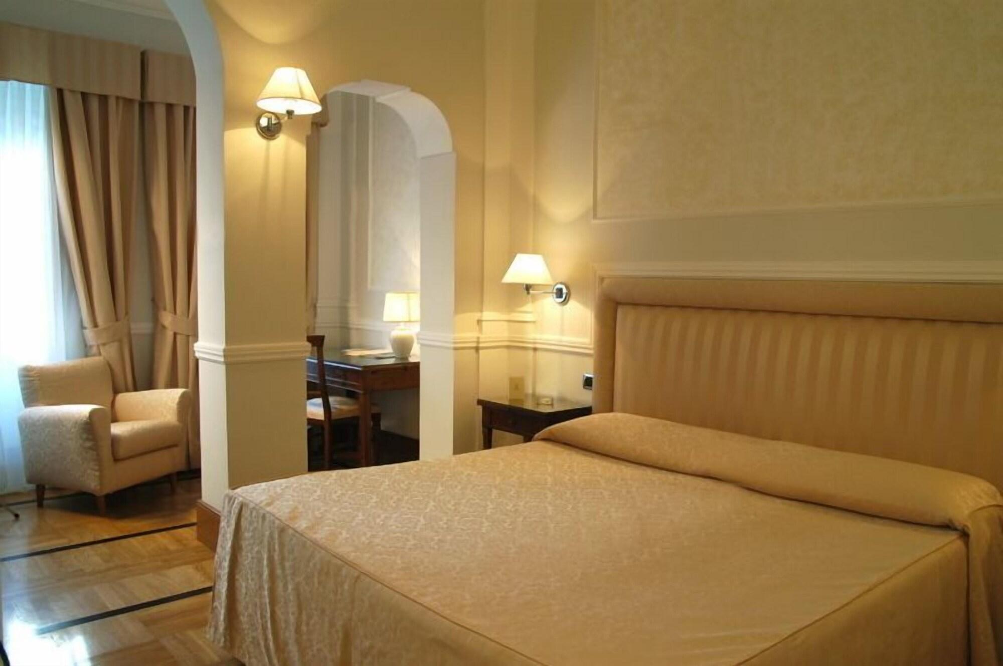 Hotel Flora Фраскати Экстерьер фото