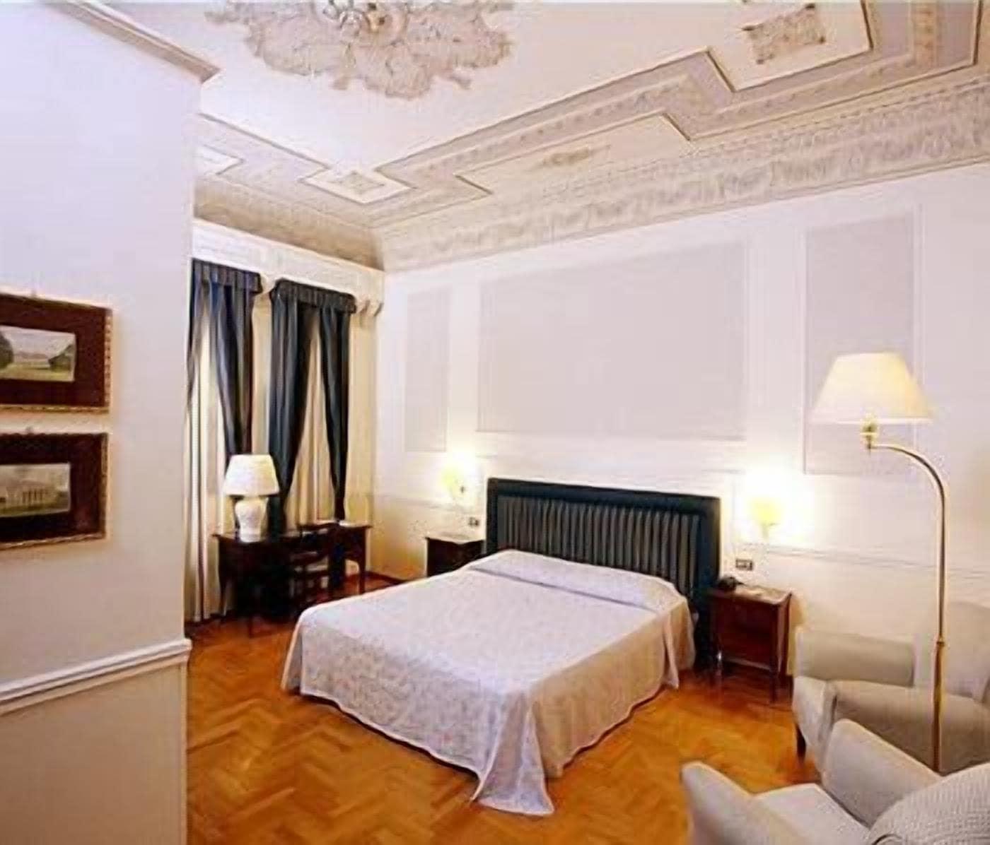 Hotel Flora Фраскати Экстерьер фото