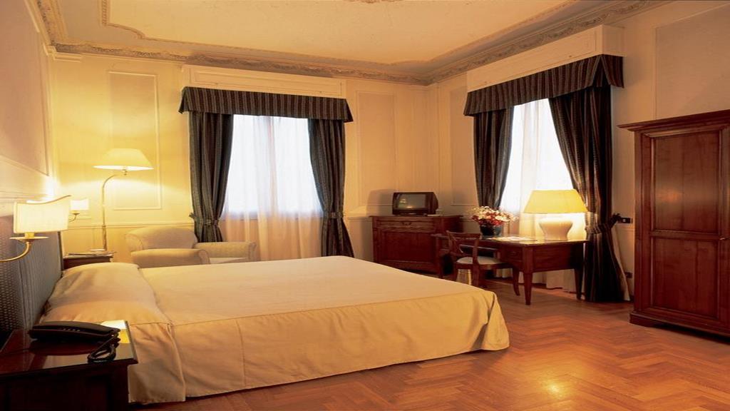 Hotel Flora Фраскати Экстерьер фото