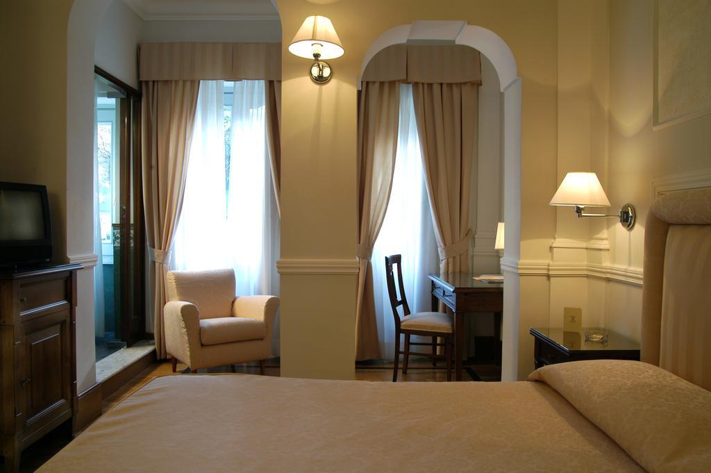 Hotel Flora Фраскати Экстерьер фото