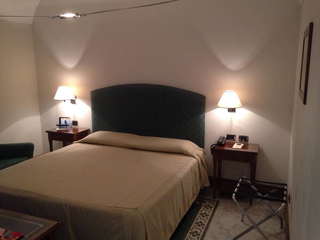 Hotel Flora Фраскати Экстерьер фото