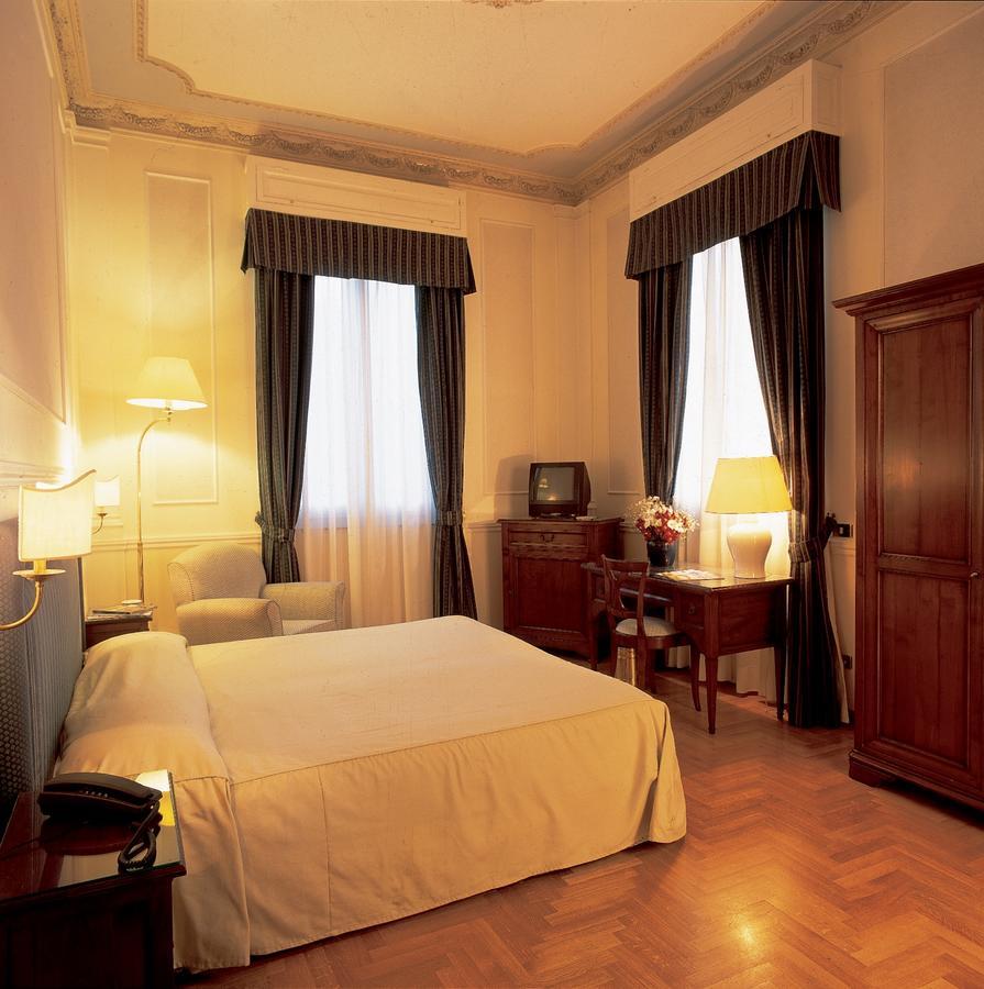 Hotel Flora Фраскати Экстерьер фото